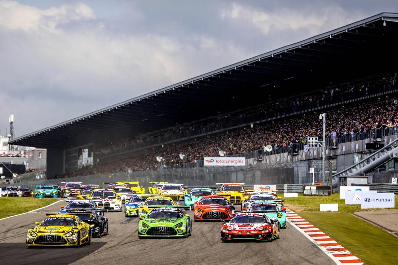 🔥纽博格林24小时耐力赛资格赛，我想看的不是谁先冲出去，而是谁能在两场4小时里