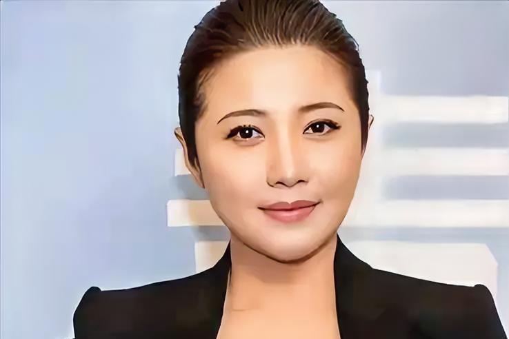 52岁影后颜丙燕曝光感情引发大家讨论的焦点！这位演技超棒的女演员在节目里毫不避讳