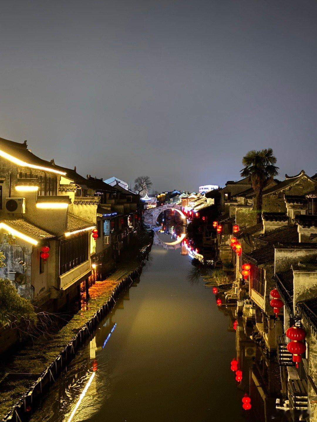 我每每看到有人在大年夜这个特殊的日子只身一人，或者饭点还孤身一人时就会想。。。这