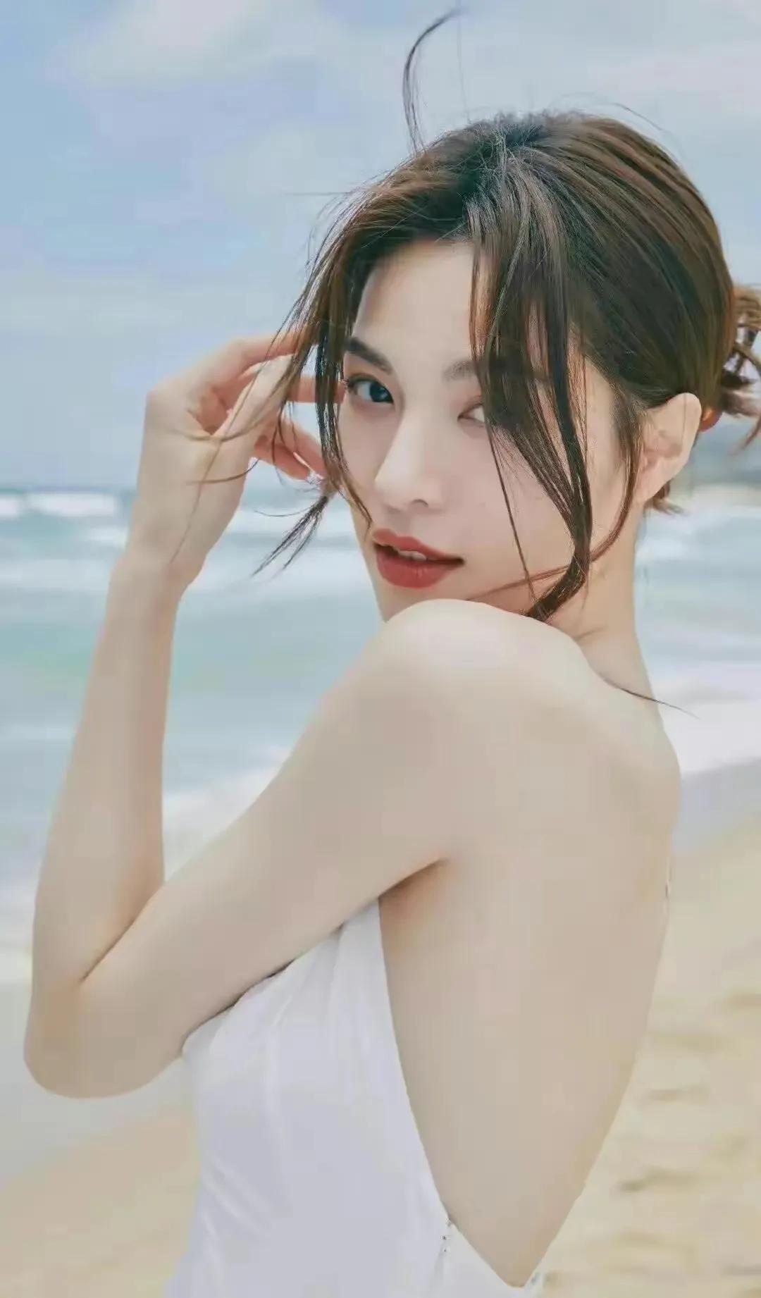 #女明星高清美图# #女明星谁最美# #惊艳女神# #钟楚曦#