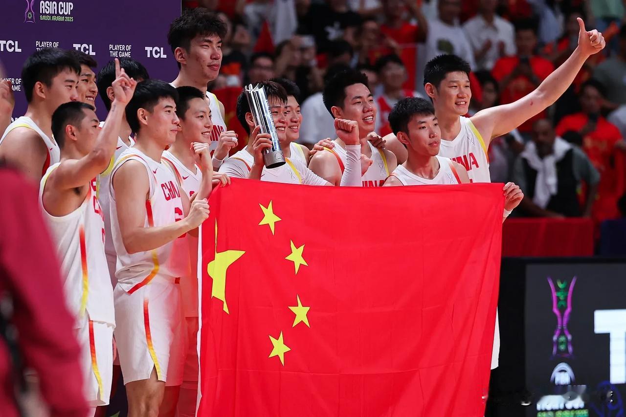陌生吗？三分球26投12中、罚球22中20、替补得分44-23，这是中国男篮今天