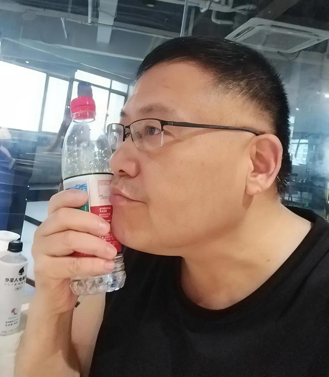 带娃带孙的女人，真的不能找吗？

很多“好心人”劝我，

老王啊，如果你再婚，需