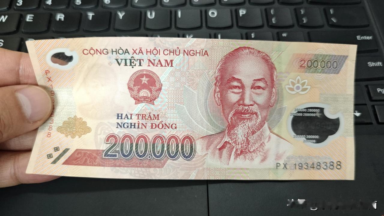 越南的工人工资太高了。
今天休息时，和同事聊天，最近厂子在赶做关税订单，每天任务