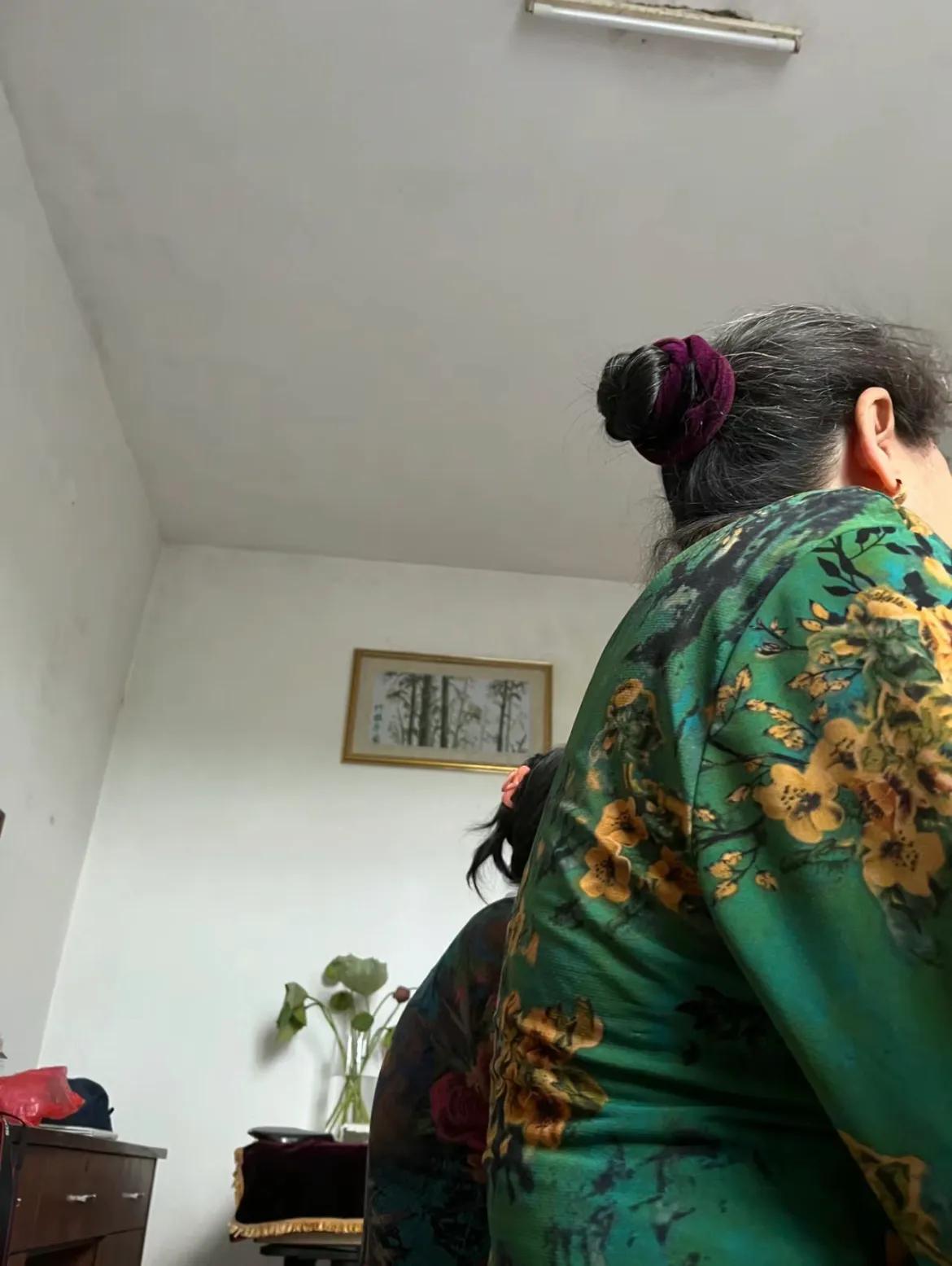 楼下的邻居陶大姐，今年已经58岁了，独自一人居住在一套50平米的小房子里。她一个