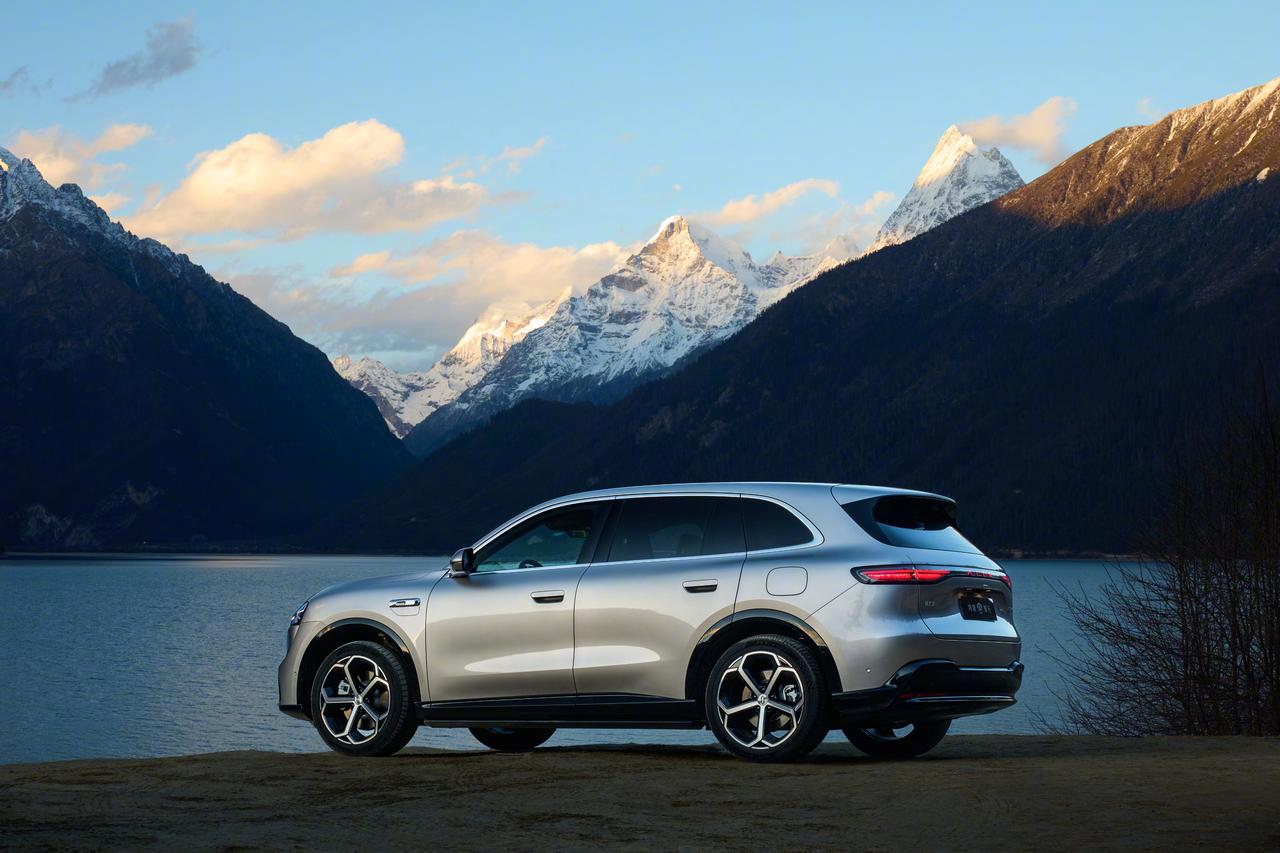 4月24日，2026北京国际车展正式拉开帷幕，而鸿蒙智行旗下新锐智慧SUV问界M