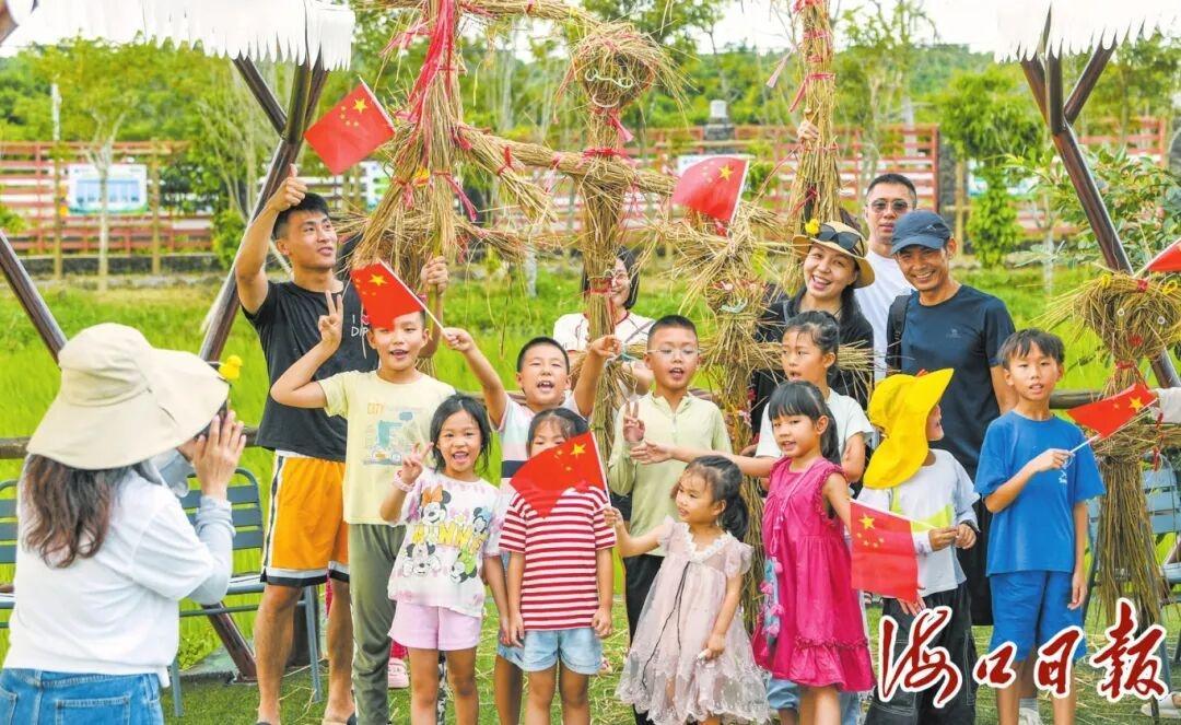 以下是一些今日新闻：
 
- 多国政要祝贺中国国庆并期待合作：10月2日消息，近