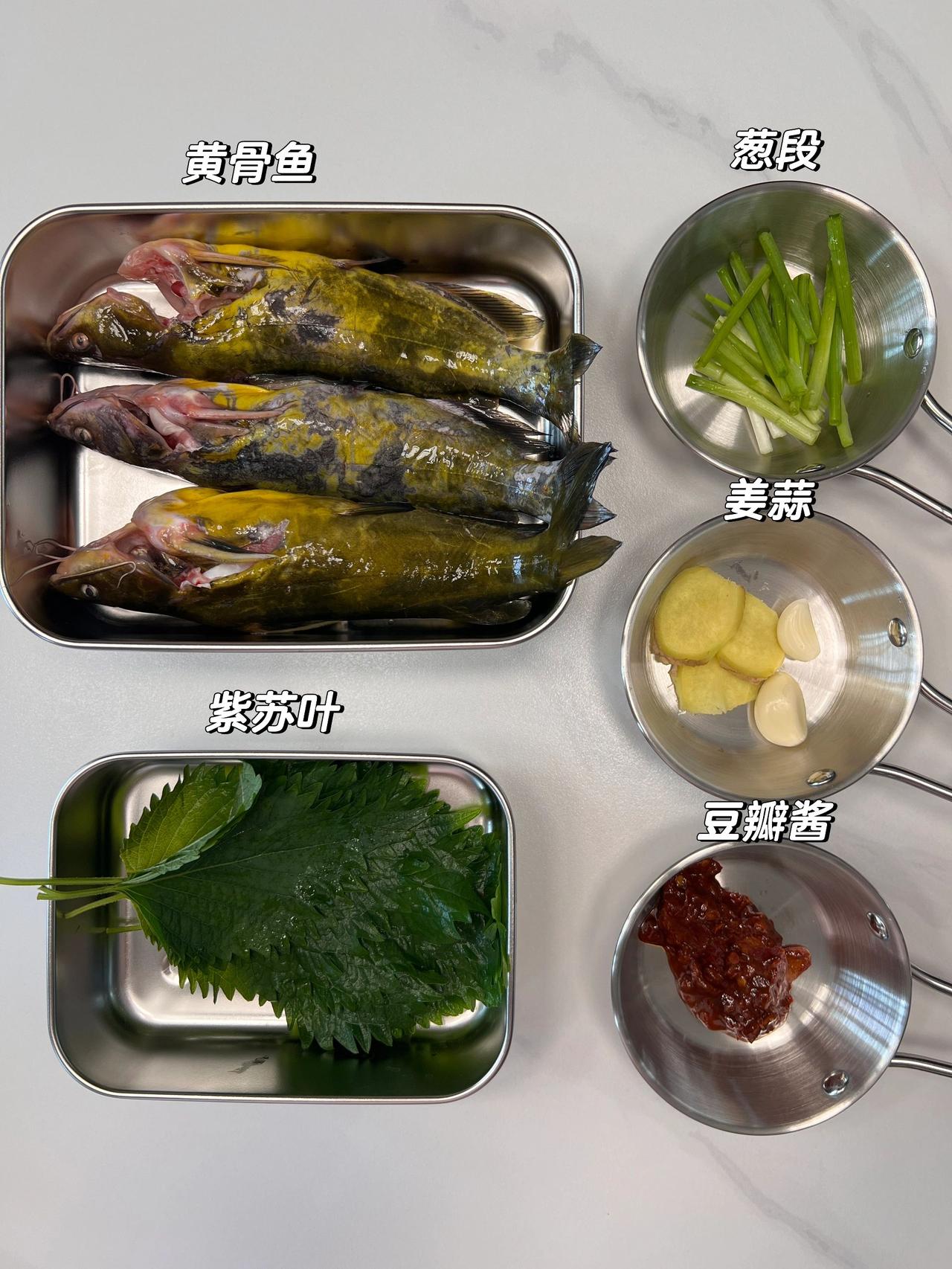 夏天没胃口一定要试试这道菜！真的开胃！
隔着屏幕闻到香味了吗？是的，紫苏的香气太