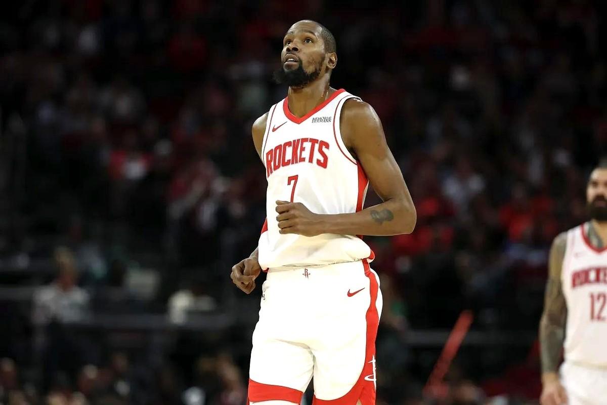 火箭这俩新秀，控运技术真是差得远呢。

阿门·汤普森这身体天赋是真好，可打球太糙