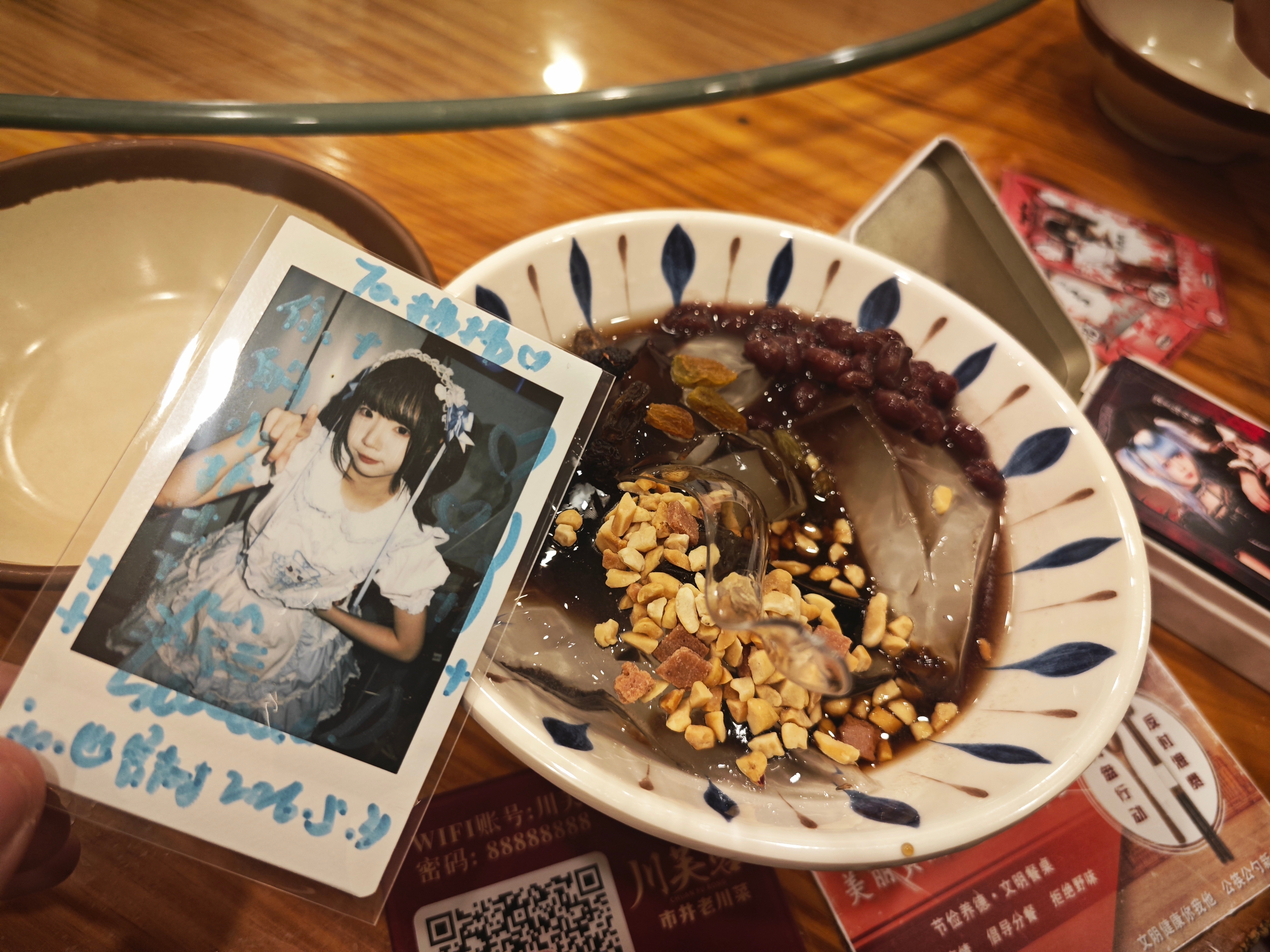 于是今天又吃了饱饱不能吃的川菜，还是配个冰粉吧 