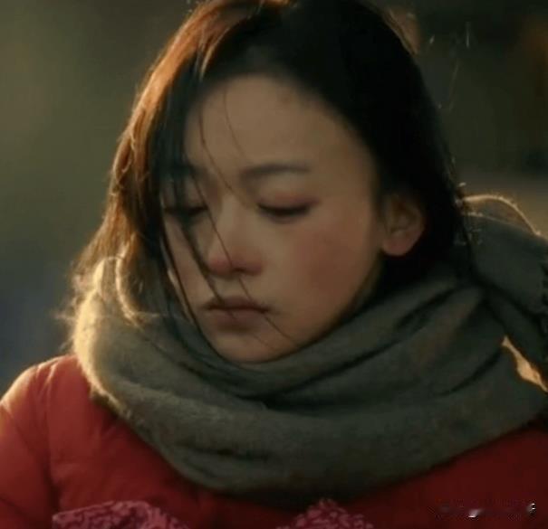 原来，吴谨言还曾经客串过冯小刚的电影《老炮儿》，满脸胶原蛋白，全是灵气感，好美呀