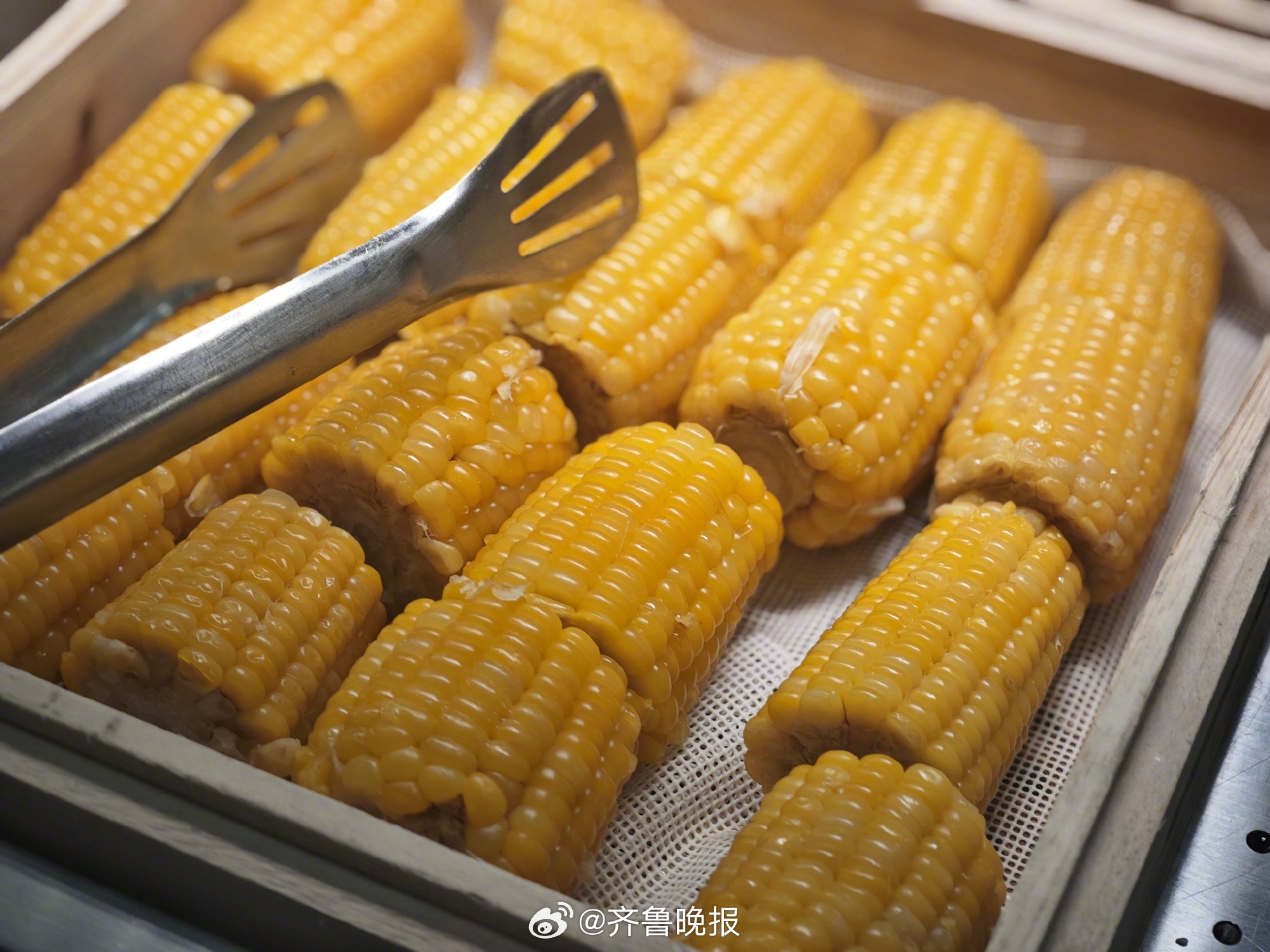 #日常实用大全#【[话筒]#多吃优质碳水能抗衰老#】《营养学杂志》上发表的一项研