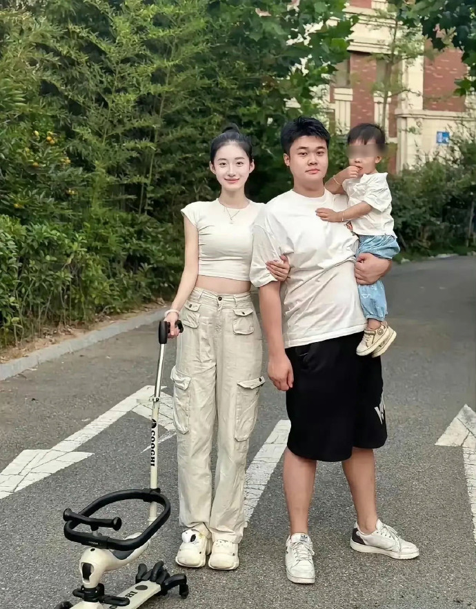 小伙子这是娶了个女明星啊？这颜值不是一般的高。 