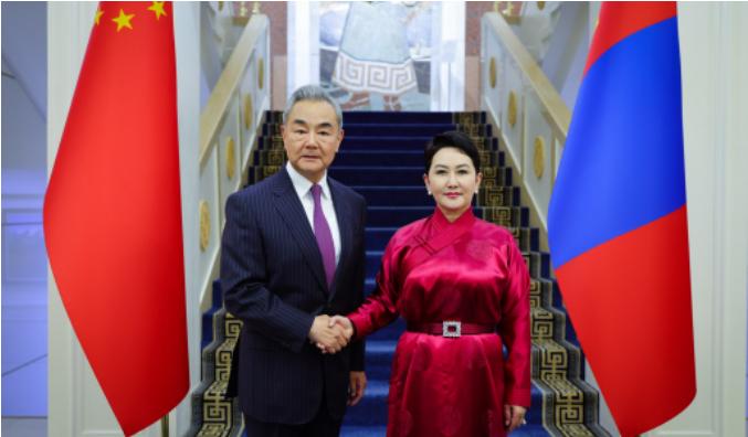 中国和蒙古国谈妥了。6月13日，蒙古国总统呼日勒苏赫在乌兰巴托会见中国外交部长王