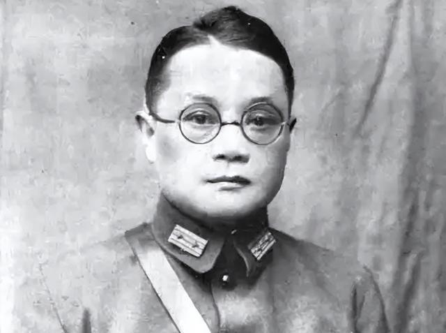 1949年11月的成都潘公馆，国军上将潘文华盯着梳妆盒里的字条，冷汗直冒。“岷江