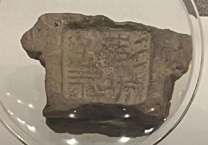 “彭城狱丞”
        这个官职的品级和地位在不同朝代有所不同，但综合来看