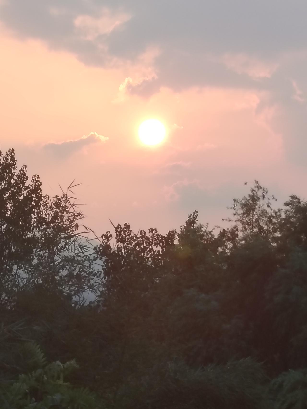 善待自己，是因为人生短暂，[玫瑰][握手]爱护亲人，是因为一脉相承，[强]珍惜朋