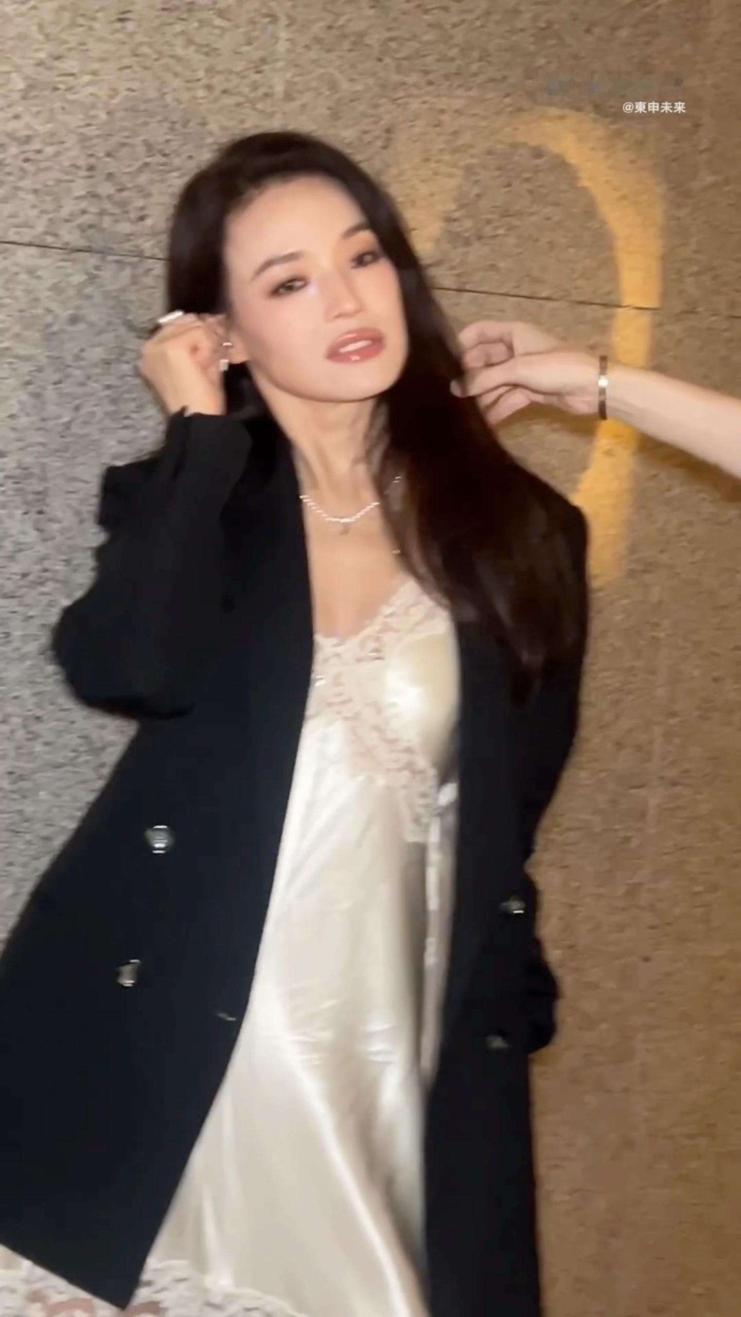 舒淇妈咪风情万种Look✨😻舒淇带着《回魂计》在釜山电影节世界首映[期待] 舒