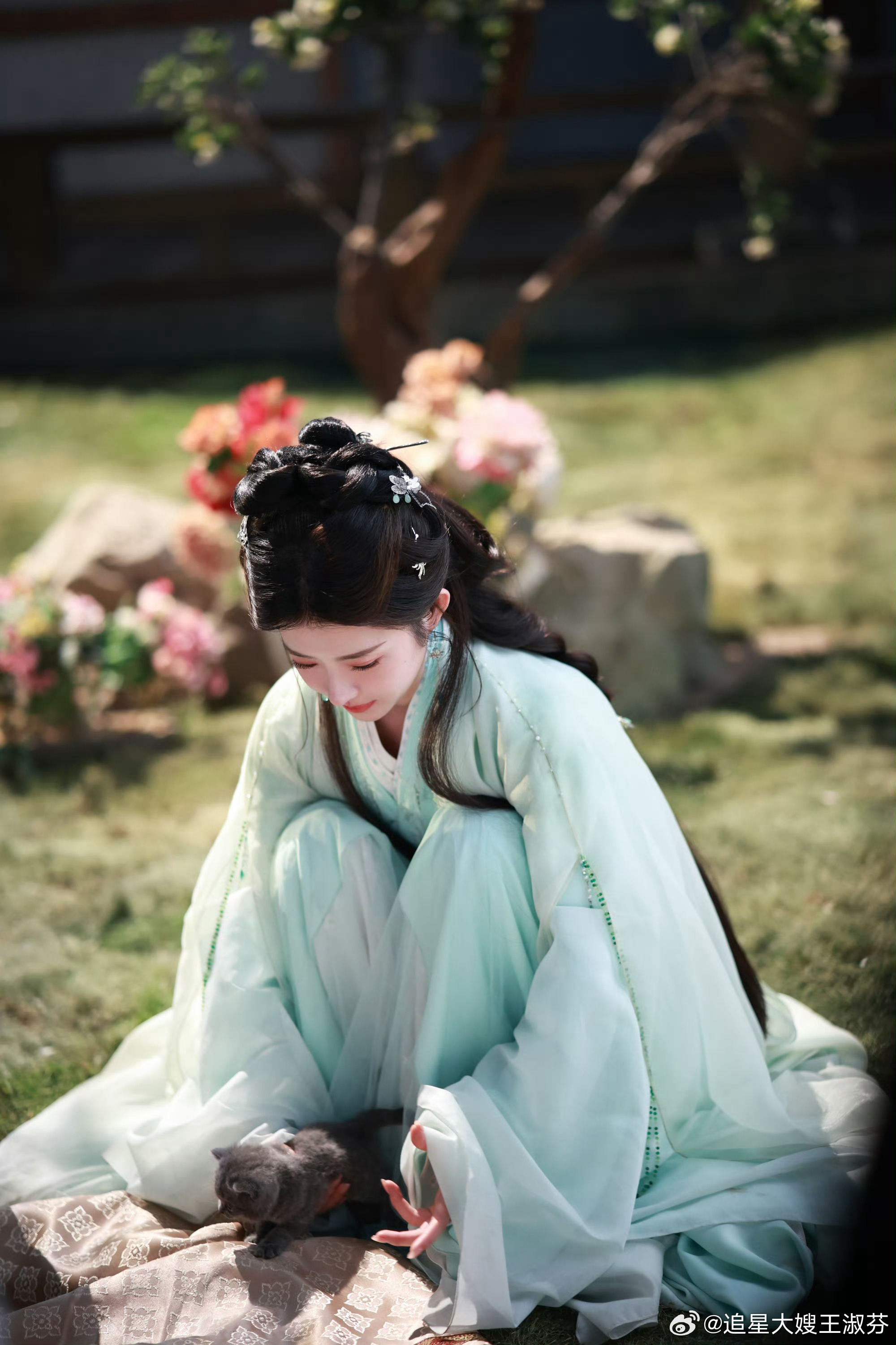 何蓝逗疯批女主适配度我天哪！这个何蓝逗简直不要挞适合疯批女主了给我看得好爽[舔屏