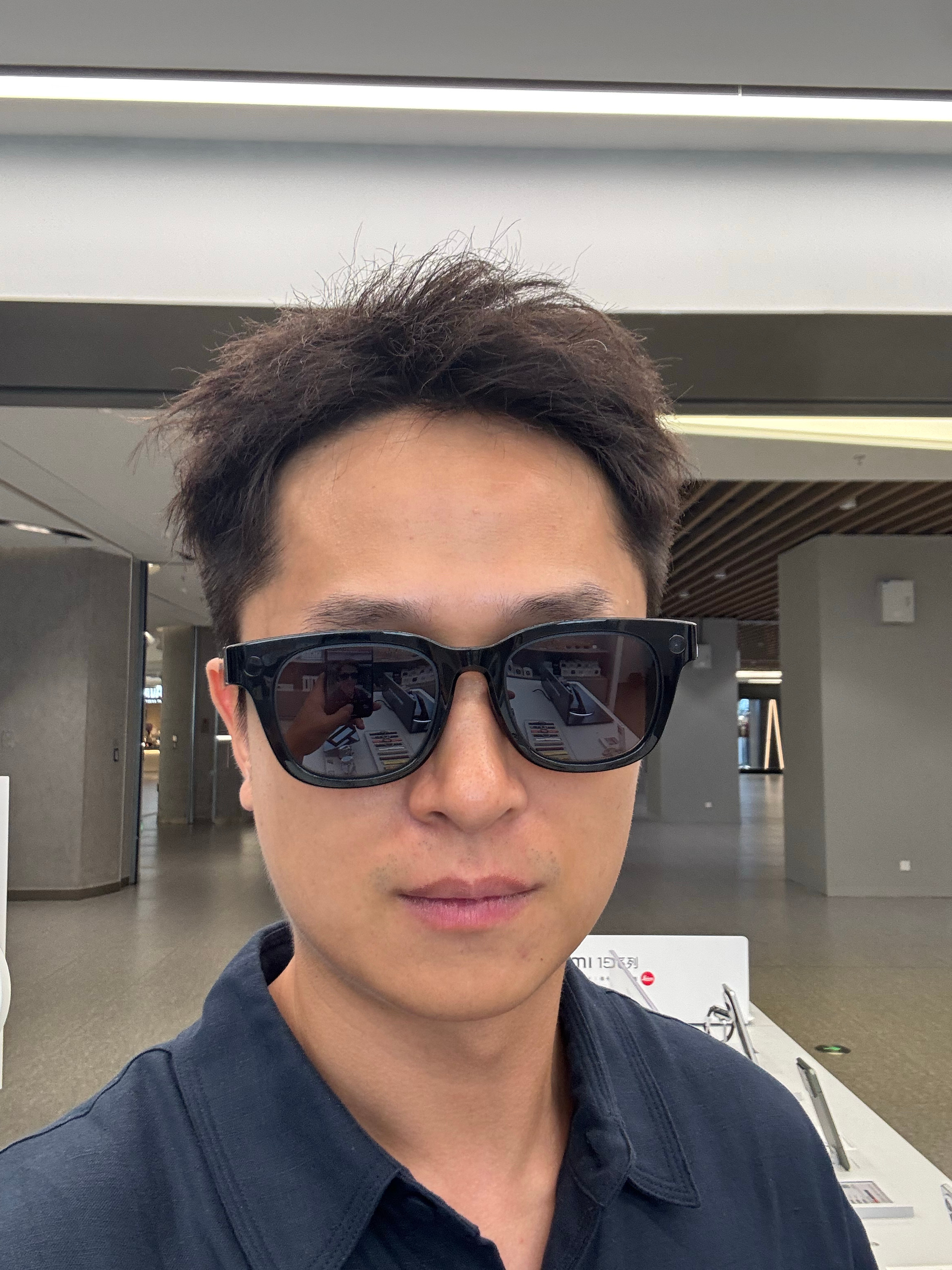 买了小米ai眼镜，功能很赞，重量偏重，带不了一整天（应该也不需要？）色彩很安卓，