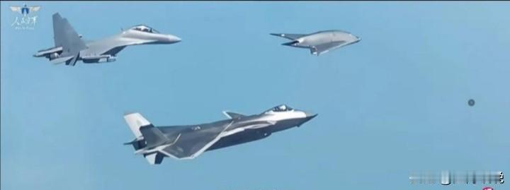 中国空军76周年纪念日的主题微电影《梦远》里，“玄龙08”与歼-20、歼-16D