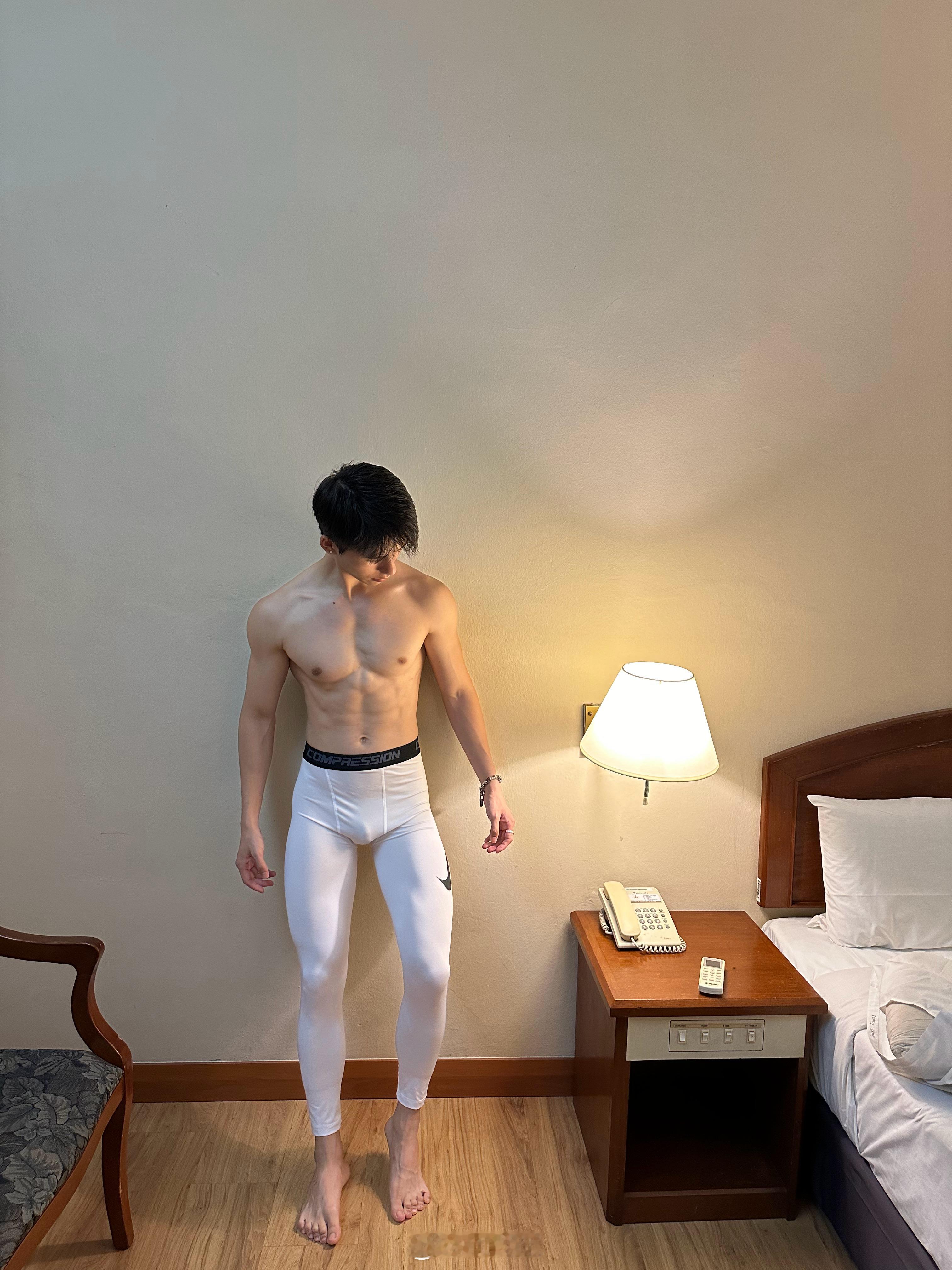 晒成黑鬼了  ​​​