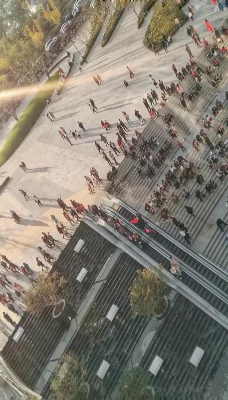 当今社会人民的希望，或许是和平与发展，以及天下为公、天下大同的社会理想。
和平是
