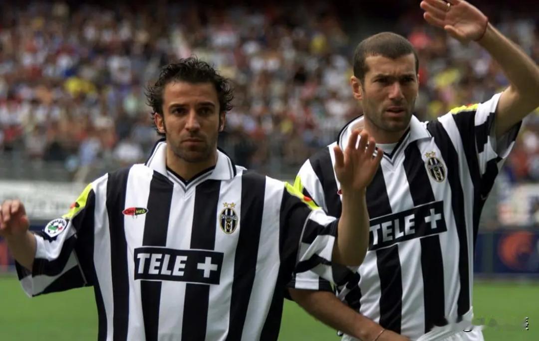 《都灵体育报》采访法兰西传奇巨星齐达内时，希望他谈一谈曾经的意大利金童德尔·皮埃