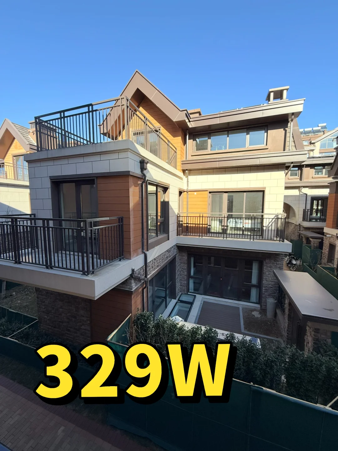 朋友在北京独门独院的小别墅🏡，有花园电梯