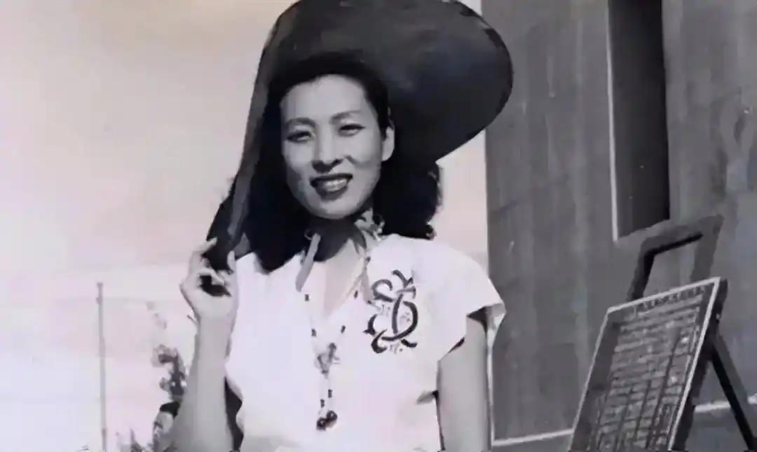 余婉君，民国时期铁血锄奸团成员余立奎的小妾。就是由于余婉君的出卖，民国第一杀手、