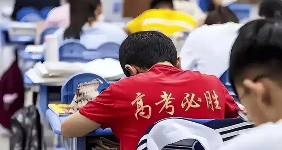 不能说高考是人生中最重要的事，但是起码是最重要的事之一，而且它的重要程度在人生之