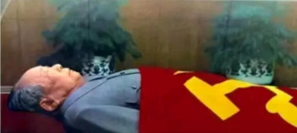 不少网友刷到过相关讨论，网传毛主席纪念堂水晶棺纯度达99.9999%、每年维护要