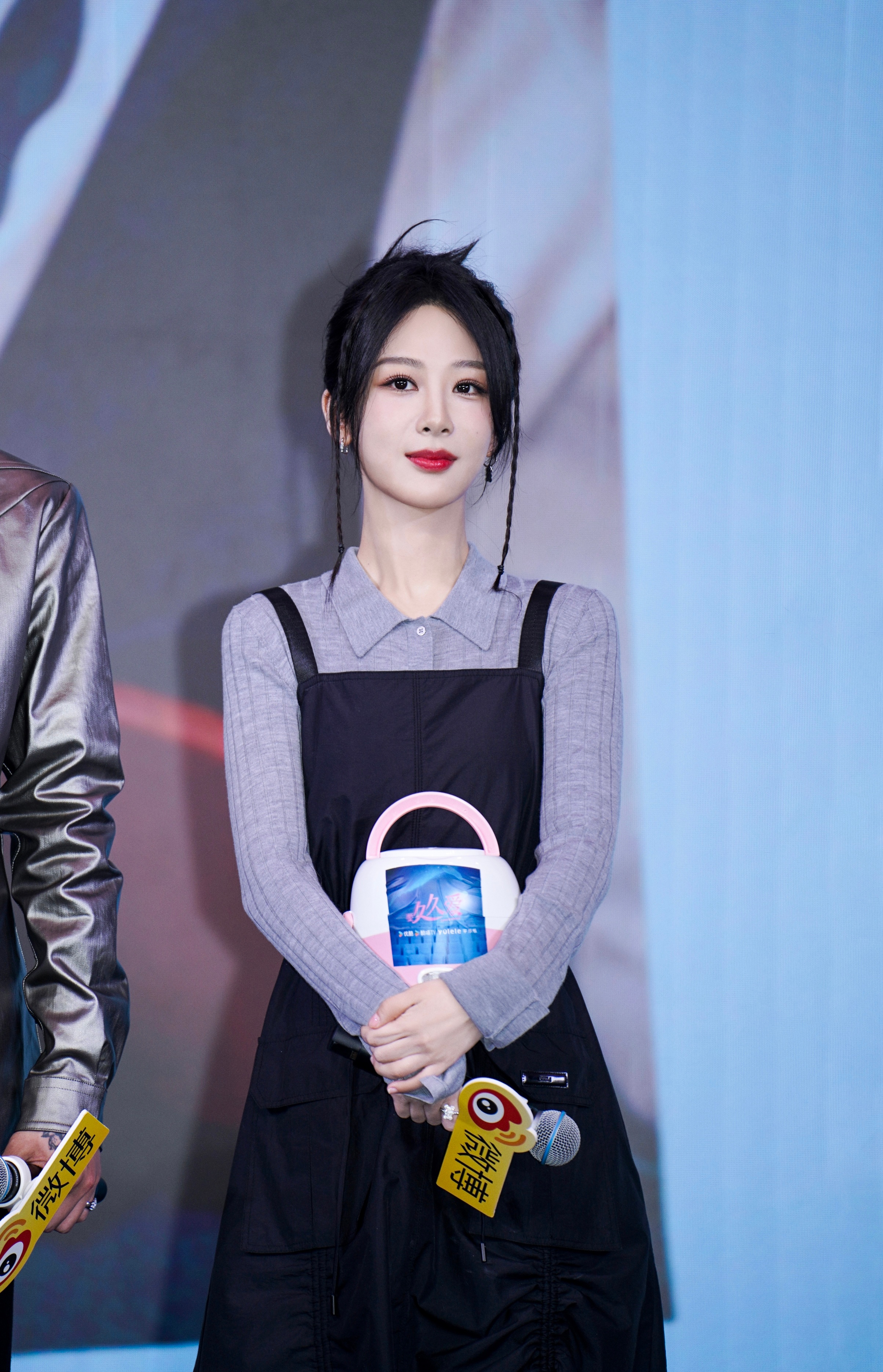 #杨紫[超话]##杨紫要久久爱#带上心爱的电饭锅，和杭天城好友相聚乐不停🧩黄瀛
