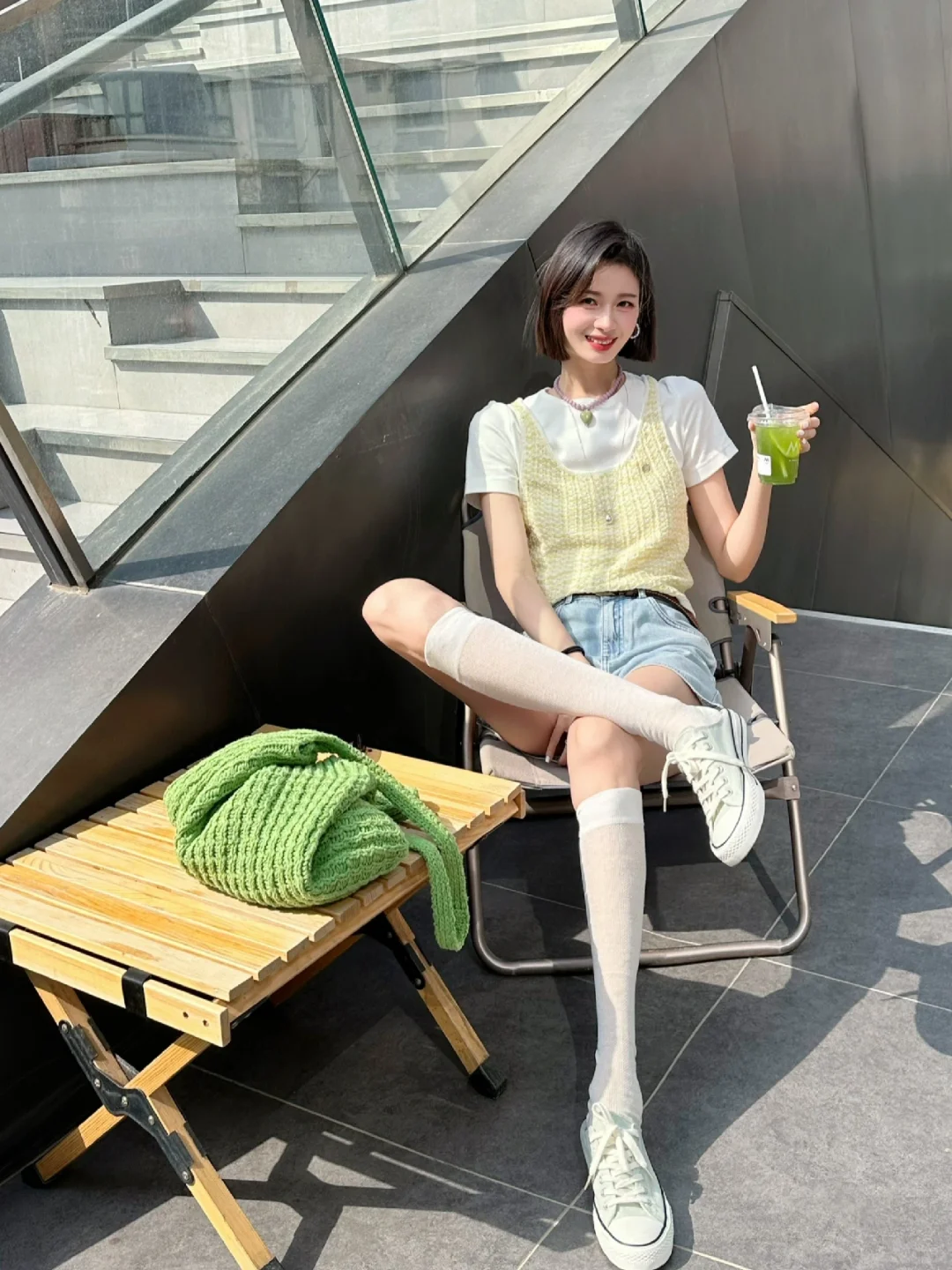 黄背心+小绿包🌼🍀也太春天太显白了吧