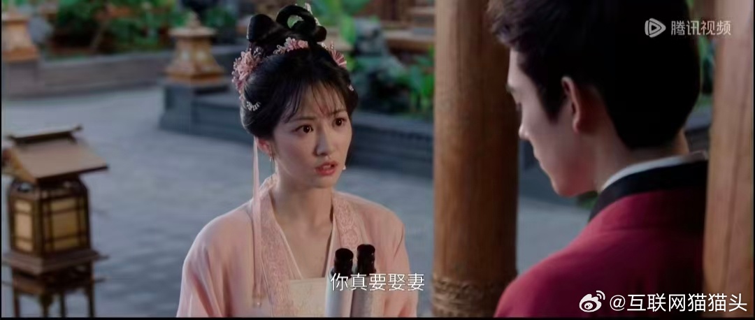 段胥父亲催婚 看得人好难受。父亲催他相亲结婚求安稳，他心里却装着回不来的人，用无