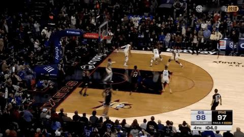 科尔再次证明，没有库里自己啥也不是。
勇士首发被76人打爆，看得人血压飙升，反观