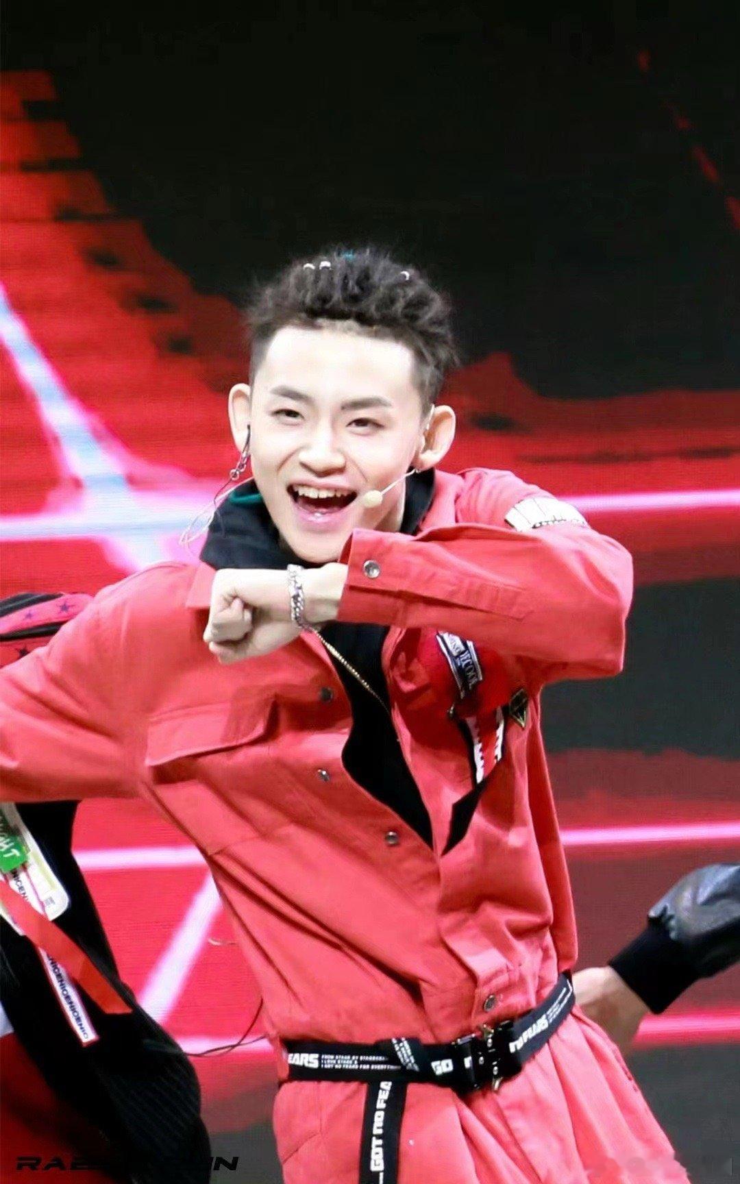 #小鬼说我们团梦回大厂#青春环游记这个节目简直不要太有意思了，尤其是看到小鬼在里