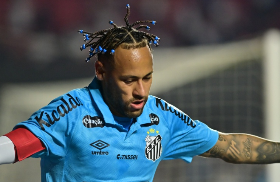 本赛季巴甲联赛战罢，内马尔打进8球，这是他进球最少的巴甲赛季。内马尔巴甲进球数据