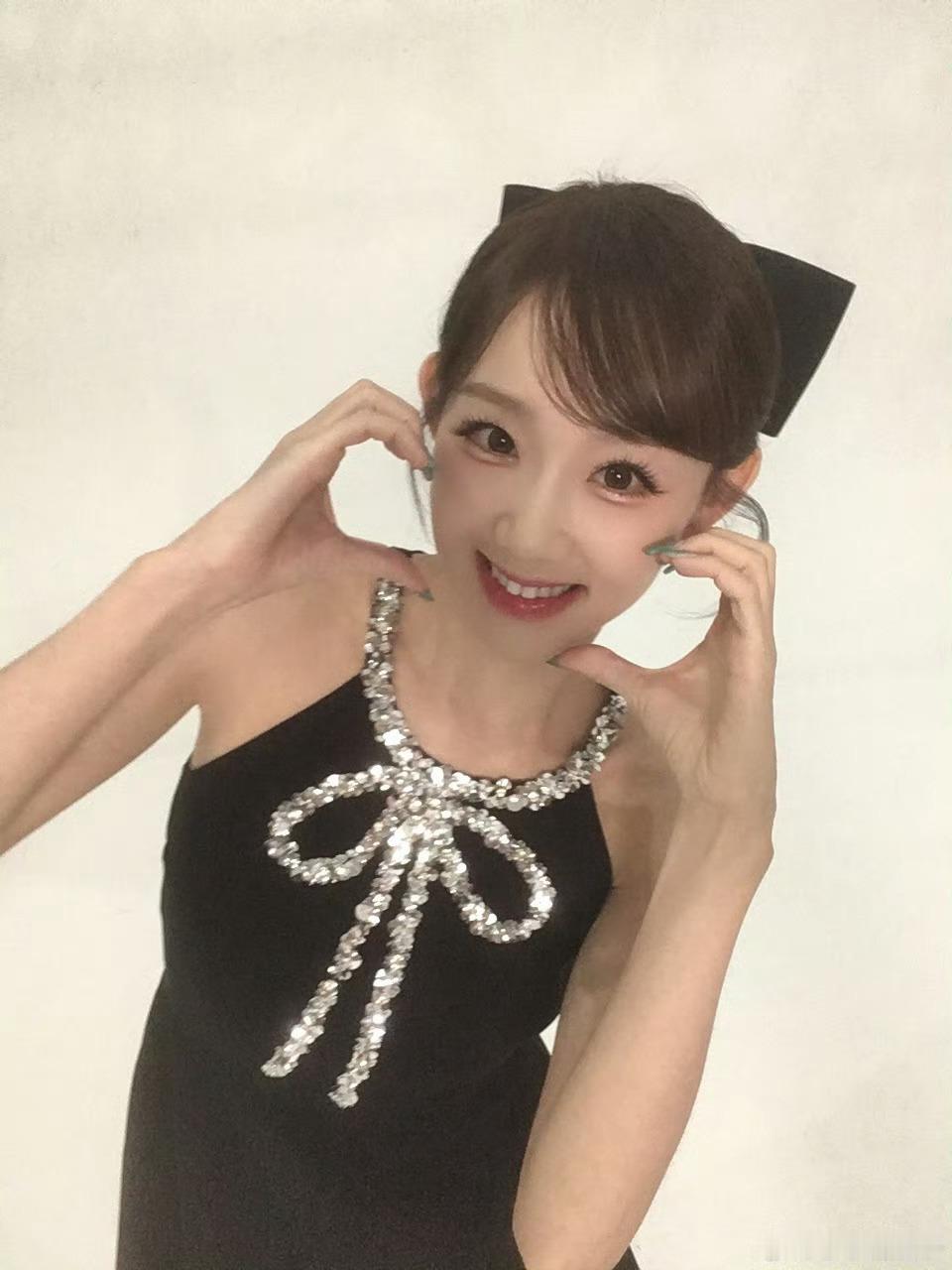 李子璇到期不续约李子璇微博简介去掉了经纪公司觉醒东方，可以确认到期不续约了！李子