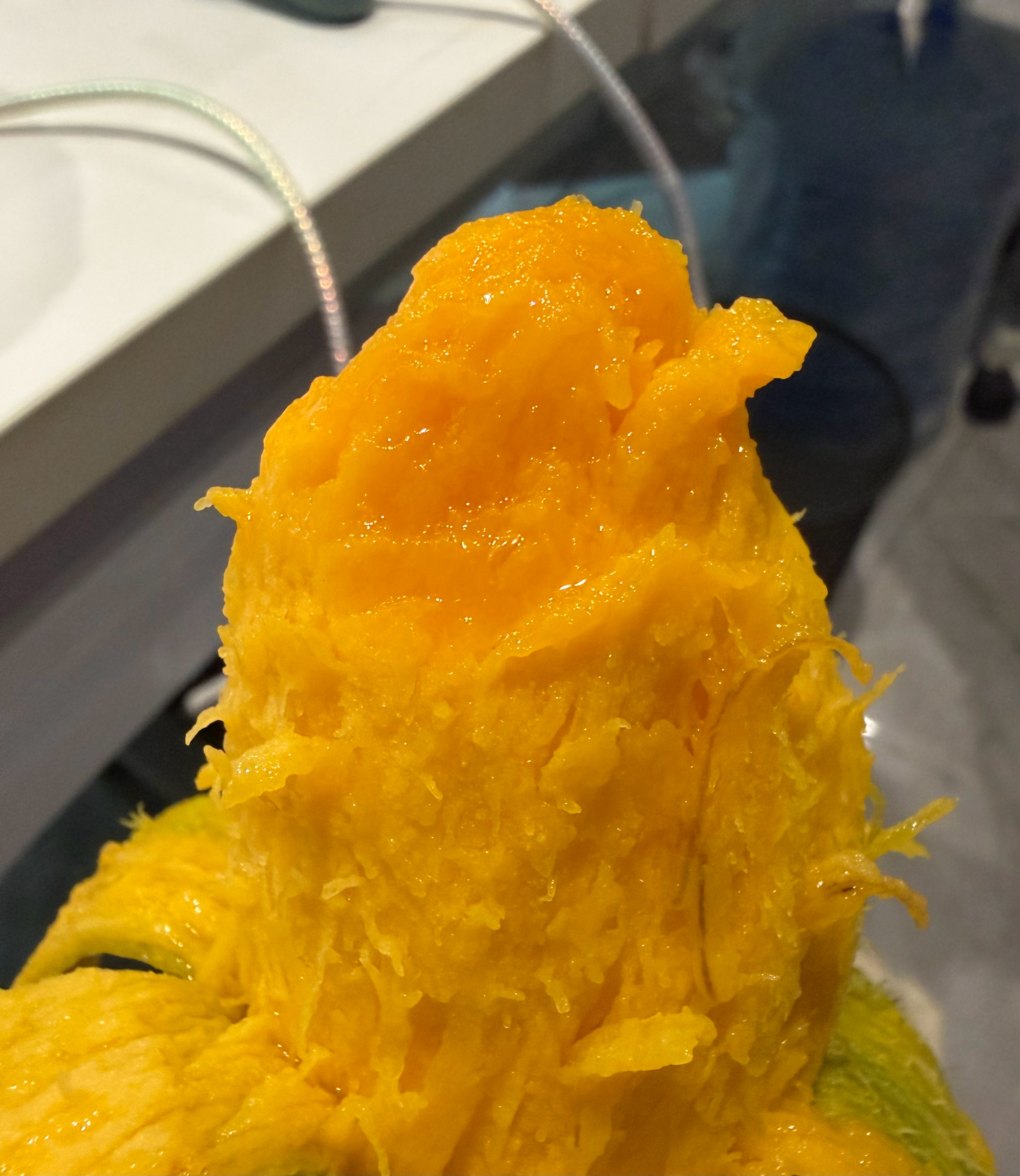 水果里我最爱吃的是芒果🥭就是从小被告知芒果是湿热的不能多吃不然我能吃好多好多个