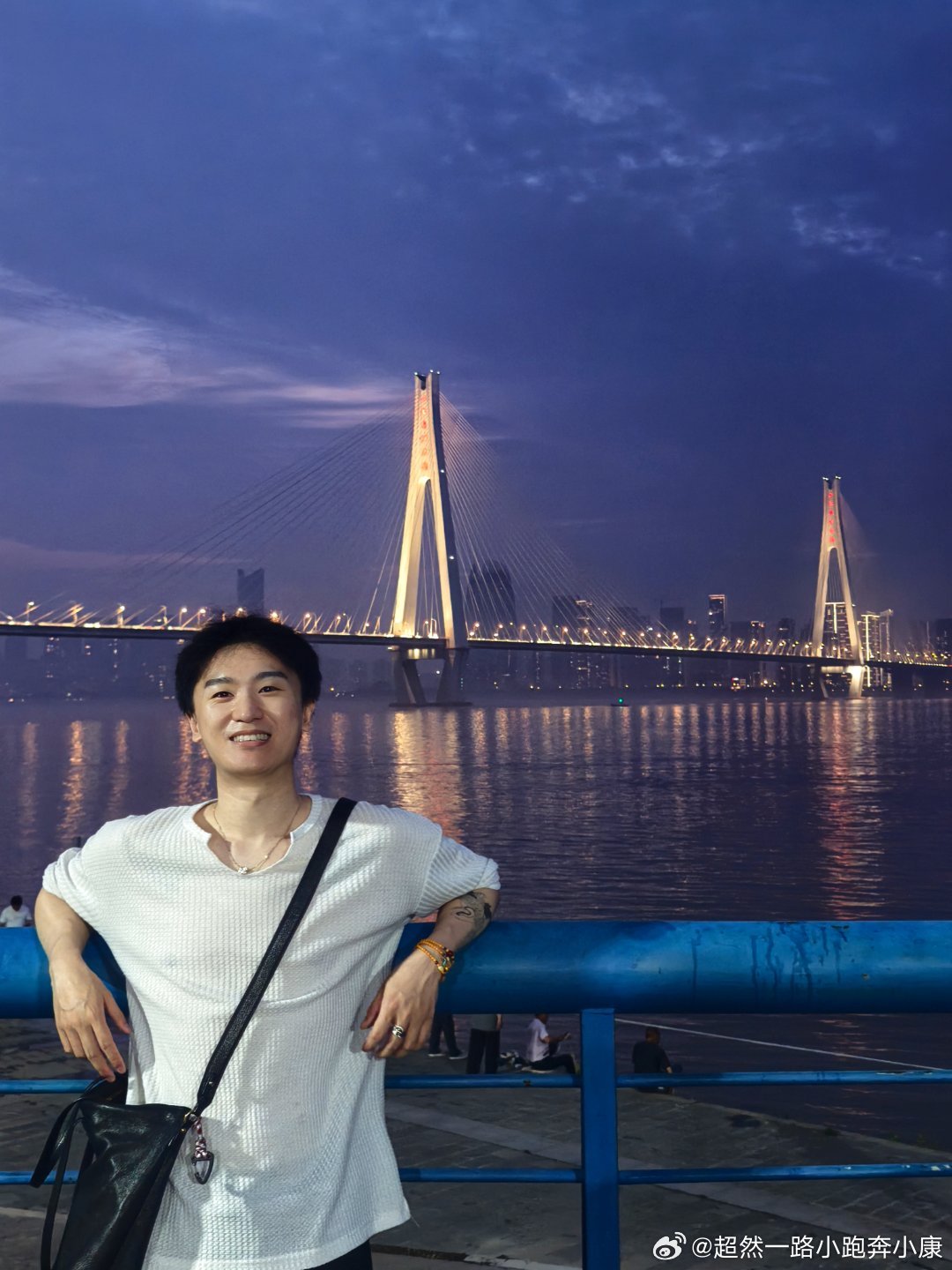 夏天的感觉来了～又潮又闷又热. 