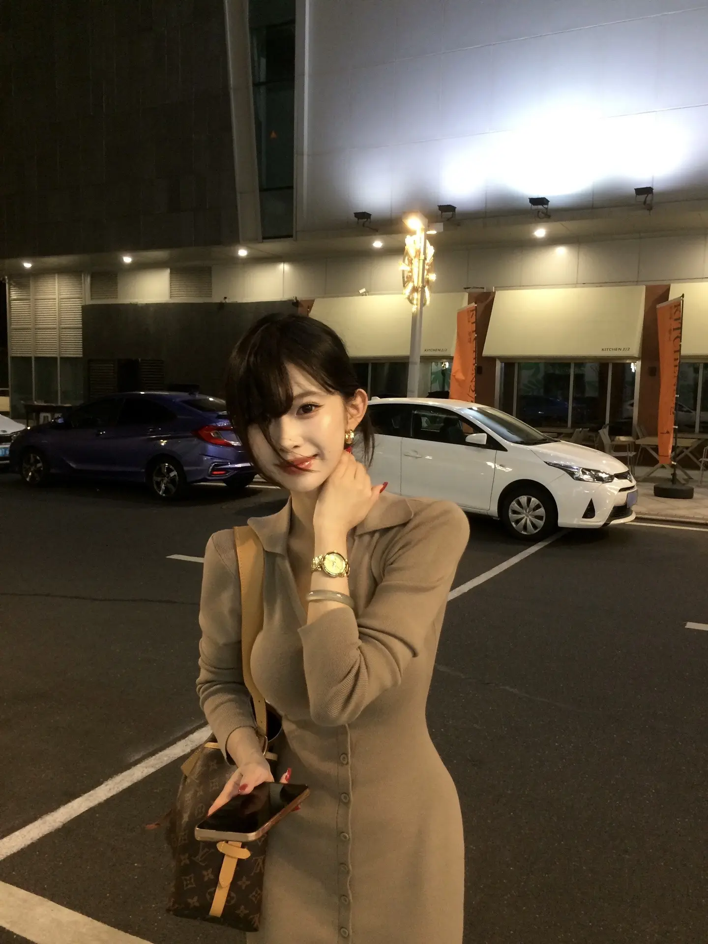 接你下班的漂亮姐姐。