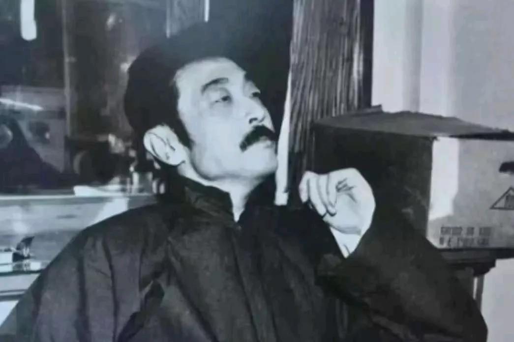 鲁迅为什么骨头硬？因为他是真有钱！鲁迅工资之高，是你难以想象的，1912年鲁迅进