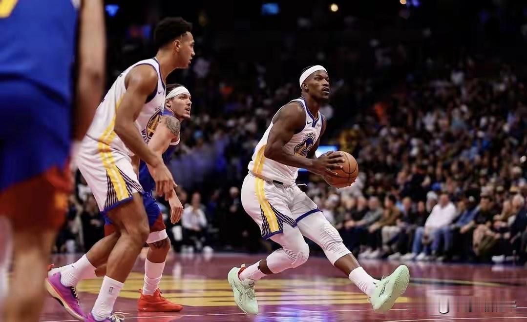 勇士没了库里，那场面简直没法看，直接成了联盟垫底的球队，就说和掘金的比赛，全场被