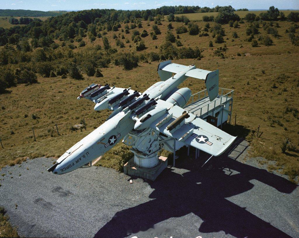 烽火问鼎计划 1984 年 7 月，隶属于美国空军格里菲斯空军基地的罗马航空发展