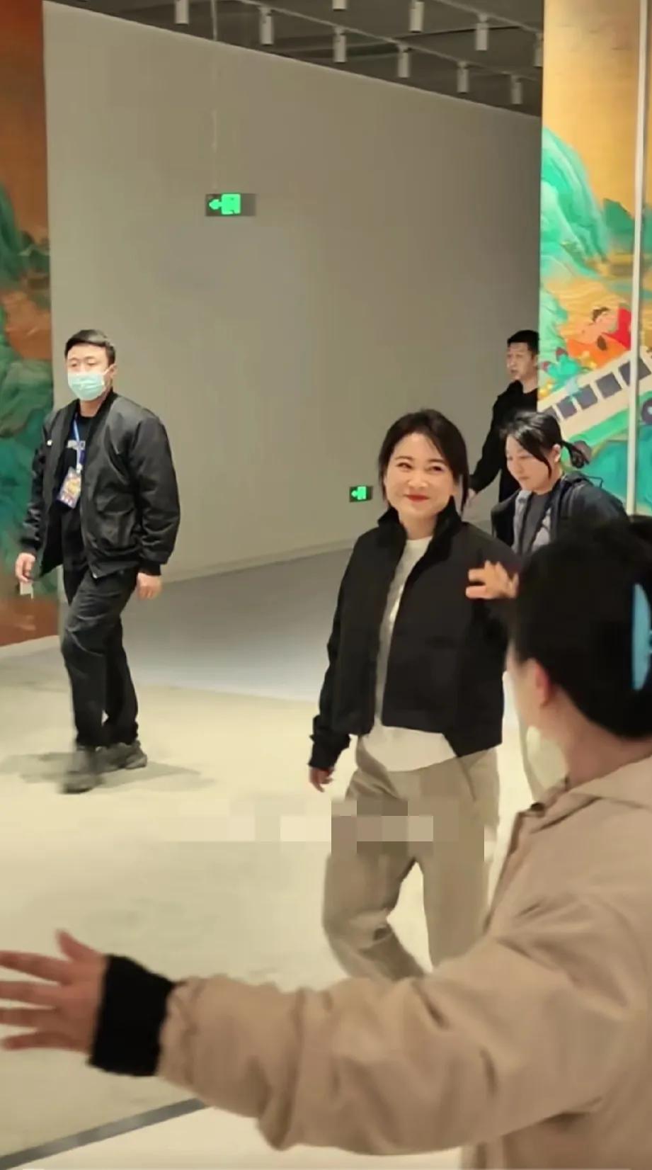 我想要瘦两斤都很难
贾玲却瘦了一百斤
这是什么样的概念
全网我都没刷到沈腾的反应