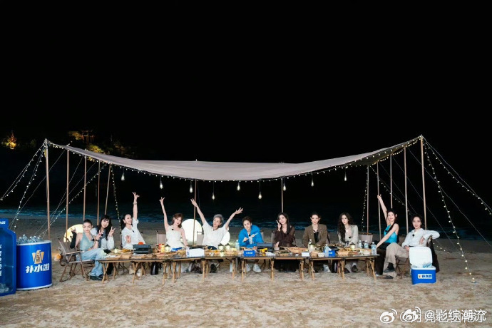 假期中的她们无厘头直播谁被这场无厘头运动会戳中笑点！嗑瓜子大赛、空气吉他batt