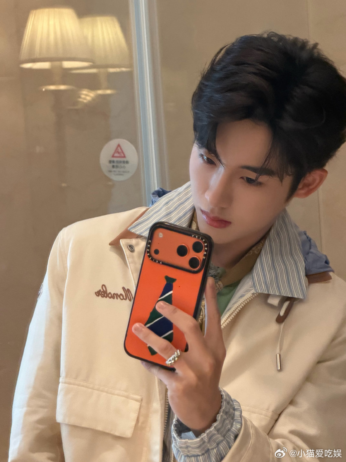 董思成上班搭子上线董思成晴天娃娃来的董思成真的像晴天娃娃一样，一上班天气就超好，