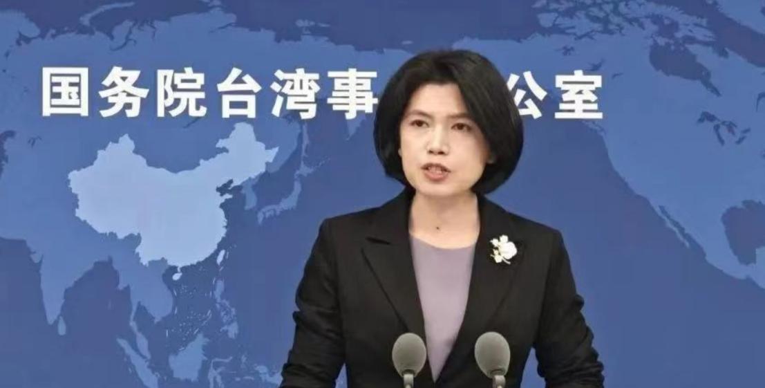 航班截图抹掉“中国”二字，普通旅游为何又被包装成一场政治表态？一张原本用于分享旅