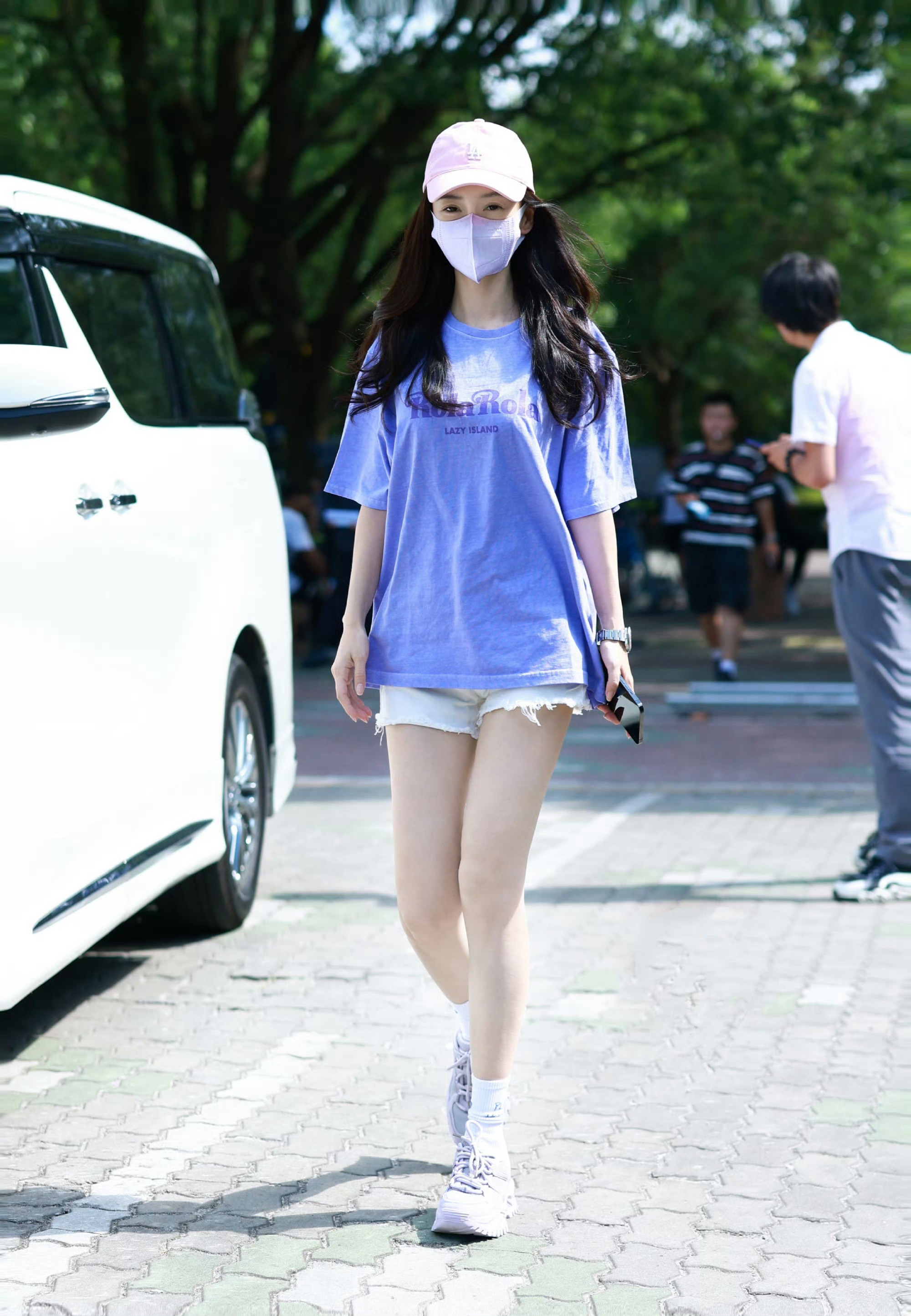 angelababy angelababy “你是被光偏爱的，你的名字燃起我永恒