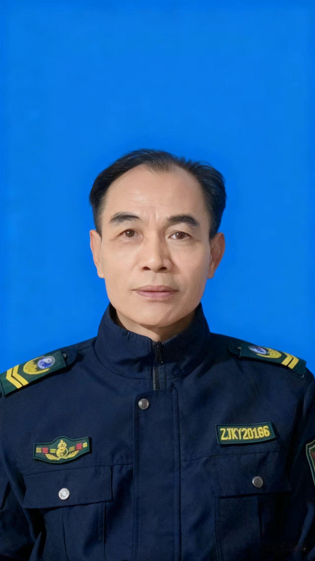 【潮汕人物】郑庆成：济世救人，不遗余力
要采访澄海知名中医师，澄海中检救援队队长